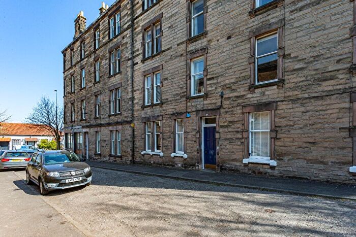 2 Bedroom Flat To Rent In Trinity Crescent, Leith, Edinburgh, EH5