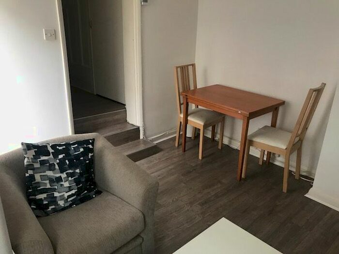 2 Bedroom Flat To Rent In Victoria Road, London, NW4