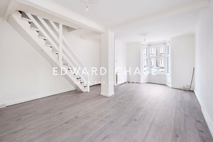 3 Bedroom Terraced House To Rent In Buckingham Road, Ilford, IG1