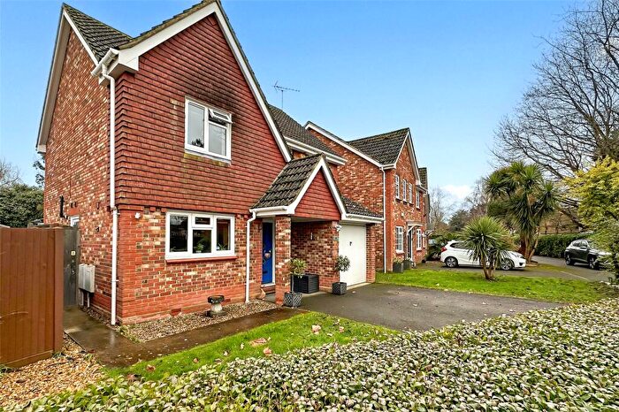 4 Bedroom Detached House For Sale In Larkspur Close, Littlehampton, West Sussex, BN17