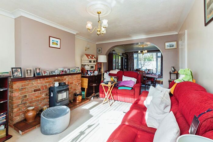 2 Bedroom Semi-Detached House For Sale In Swan Close, Whitchurch, Aylesbury, HP22