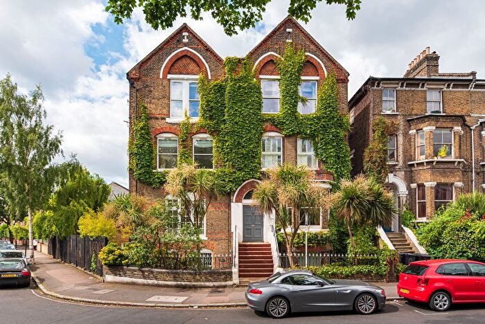 2 Bedroom Flat To Rent In Gauden Road, London, SW4