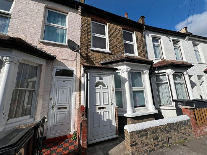 3 Bedroom Terraced House To Rent In Leslie Grove, Croydon, CR0