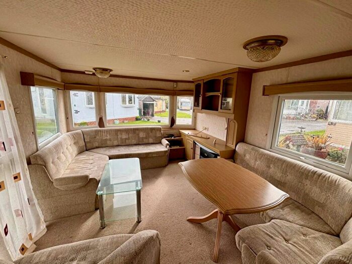 2 Bedroom Bungalow To Rent In Park Homes, Mexborough, S64