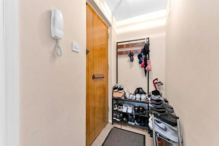 2 Bedroom Apartment To Rent In Chalkstone Close, Welling, Kent, DA16