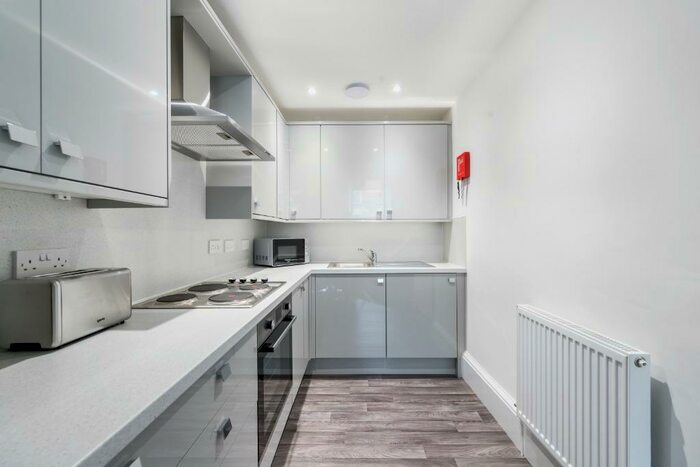 3 Bedroom Flat To Rent In Oxford Street, Newington, Edinburgh, EH8
