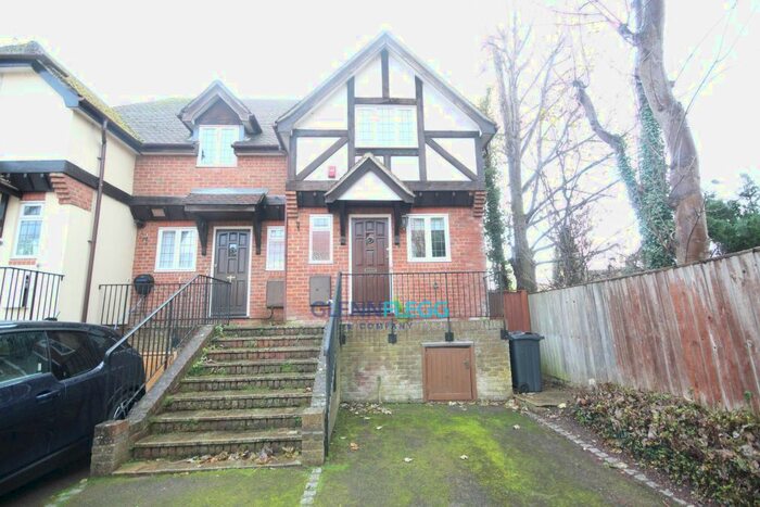 2 Bedroom Property To Rent In Lower Cookham Road, Maidenhead SL6