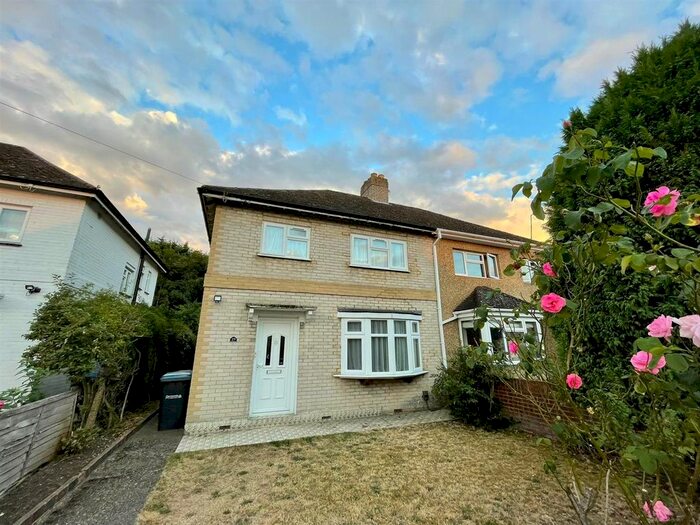 5 Bedroom Semi-Detached House To Rent In Kingsley Avenue, Englefield Green, Egham, TW20