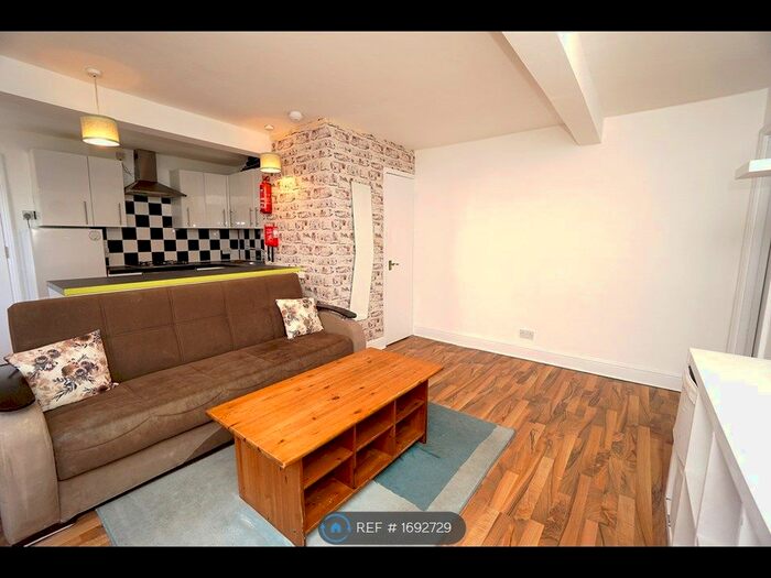 2 Bedroom Flat To Rent In Essex Road, London, N1