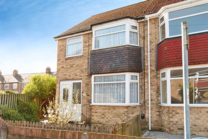 3 Bedroom Semi-Detached House For Sale In Queens Close, Cottingham, HU16