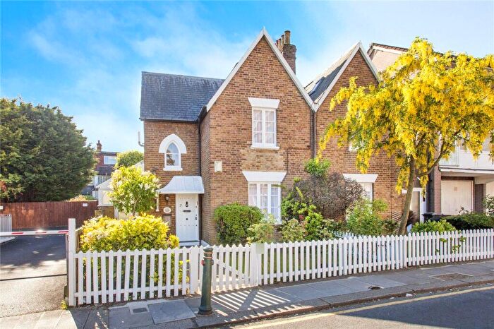 2 Bedroom Semi-Detached House To Rent In Highfield Road, London, NW11