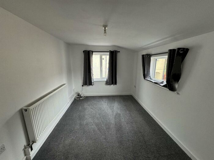 2 Bedroom Flat To Rent In Water Lane, Tiverton, EX16