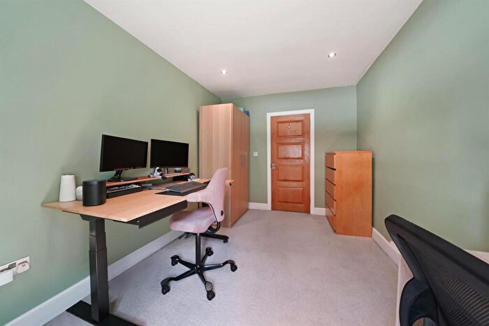 2 Bedroom Terraced House For Sale In Camberwell New Road, London, SE5