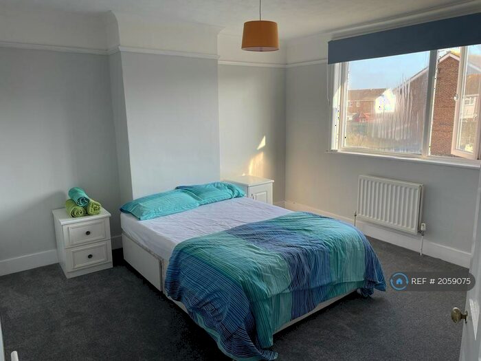 3 Bedroom Terraced House To Rent In Brighton Road, Lancing/ Shoreham, BN15