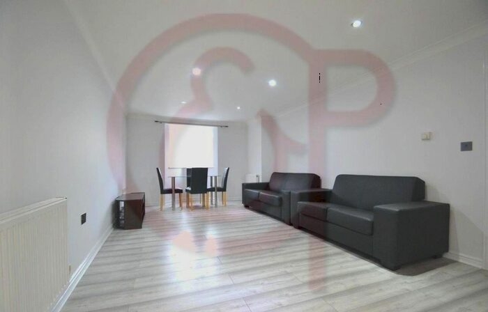 2 Bedroom Flat To Rent In Amelia Close, Acton, W3