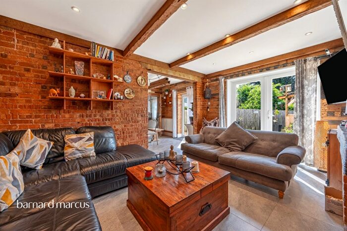 3 Bedroom End Terrace House For Sale In Crispin Crescent, Croydon, CR0