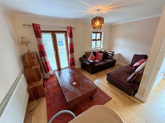 2 Bedroom Flat To Rent In Bolton Road West, Bury, BL0