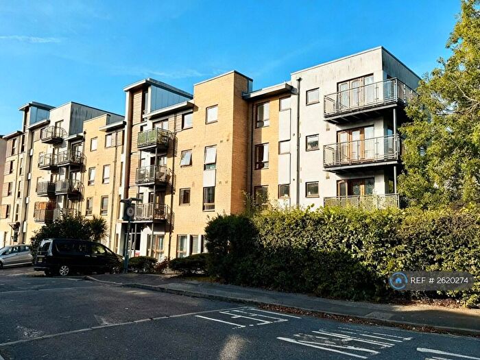 2 Bedroom Flat To Rent In Finlay Court, Crawley, RH10