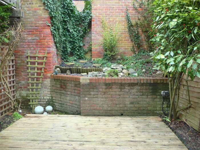 1 Bedroom Flat To Rent In The Broadway, Old Hatfield, AL9