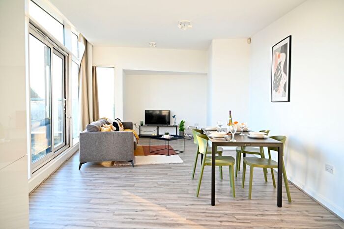 3 Bedroom Flat To Rent In Kentish Town Road, London, NW1
