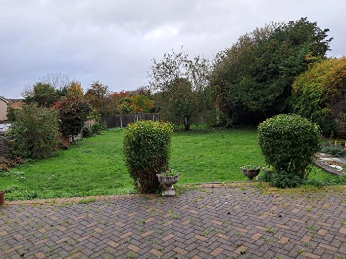 6 Bedroom Semi-Detached House For Sale In Farm Road, Rainham, RM13