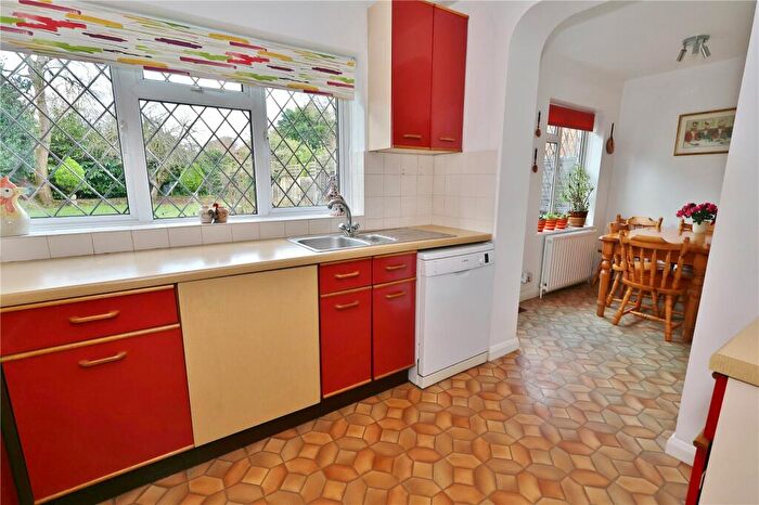 4 Bedroom Detached House For Sale In Lovelace Drive, Pyrford, Woking, Surrey, GU22