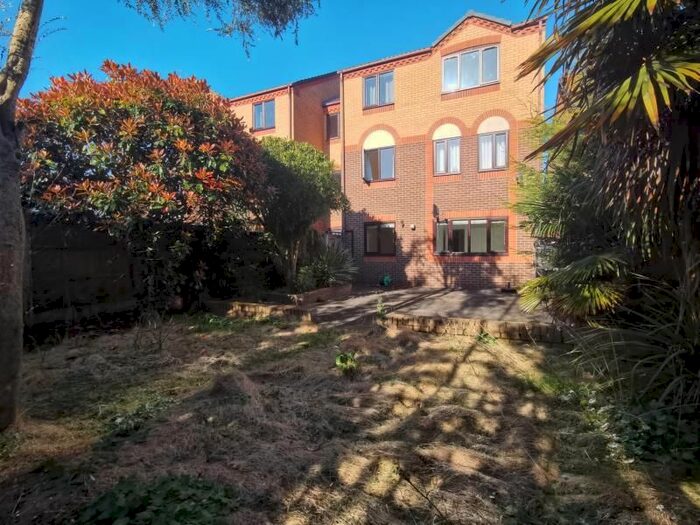 2 Bedroom Flat To Rent In Bellcroft, Edgbaston, Birmingham, B16