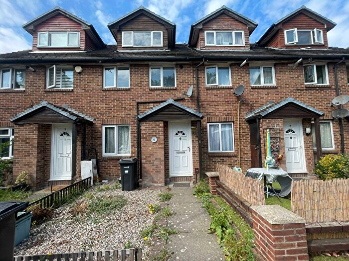 2 Bedroom Maisonette To Rent In Amanda Close, Chigwell, IG7