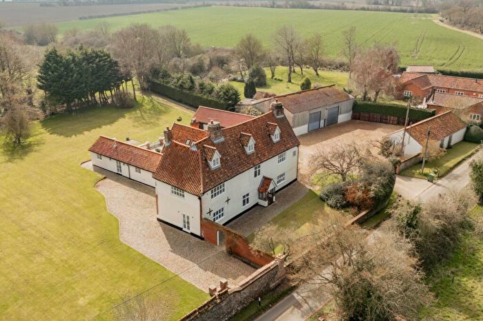 6 Bedroom Detached House For Sale In Watery Lane, Scarning, Norfolk, NR19