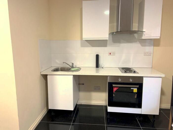 Studio To Rent In Pembroke Place, Isleworth, Middlesex, TW7