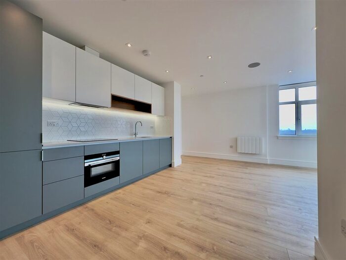 1 Bedroom Flat To Rent In Pyrcroft Road, Chertsey, KT16