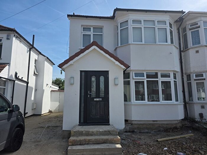 4 Bedroom End Of Terrace House To Rent In Edgware, HA8