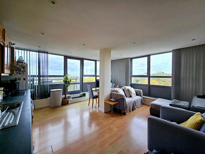 1 Bedroom Flat To Rent In New Park Road, Brixton, SW2