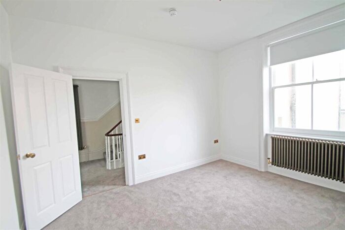 3 Bedroom Flat To Rent In Lansdowne Place, Hove, BN3