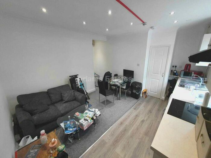 1 Bedroom Flat To Rent In Vachel Road, Reading, RG1