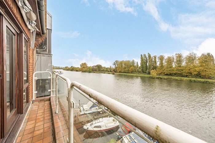 1 Bedroom Flat For Sale In High Street, Kingston Upon Thames, KT1