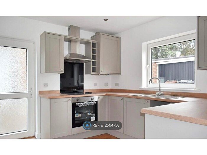 3 Bedroom Semi-Detached House To Rent In Simons Way, Wombwell, Barnsley, S73