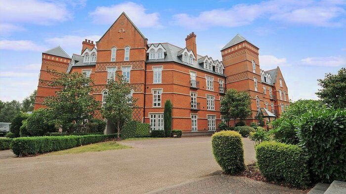 2 Bedroom Apartment To Rent In Virginia Park, Virginia Water, GU25