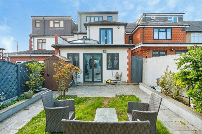 5 Bedroom Semi Detached House For Sale In Biscot Road, Luton, LU3