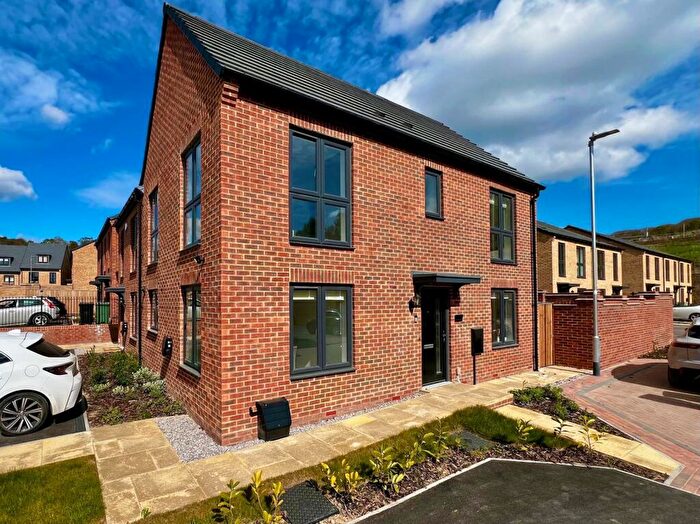 3 Bedroom Semi-Detached House To Rent In Blackthorn Close, Leeds, West Yorkshire, LS16