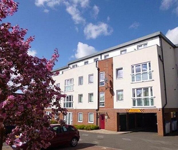 2 Bedroom Flat To Rent In Queen Marys Avenue, Watford, WD18