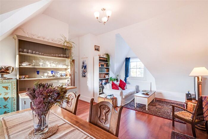 2 Bedroom Detached House To Rent In Kings Road, Richmond, TW10
