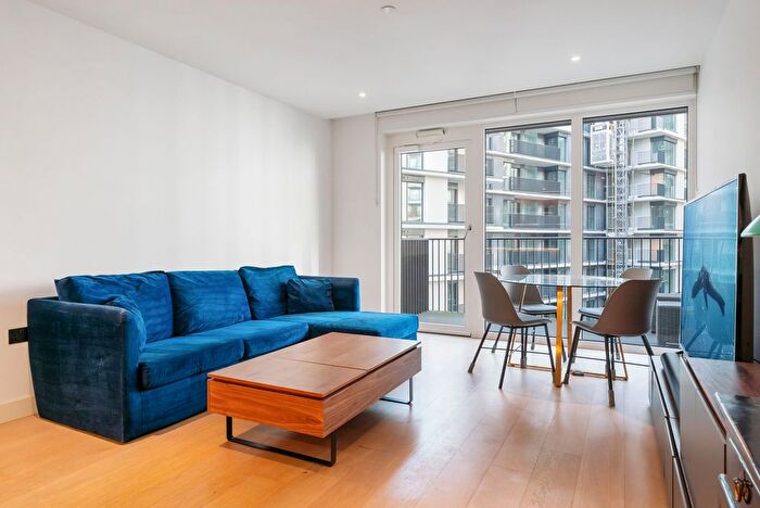 2 Bedroom Flat To Rent In Fountain Park Way, London, W12