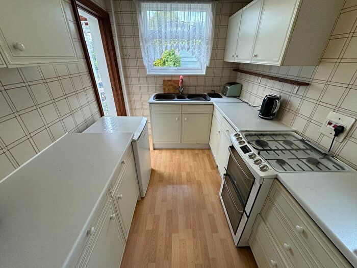 3 Bedroom Semi-Detached House To Rent In Kingshill Avenue, Hayes, UB4