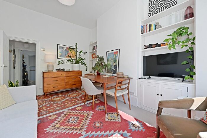 2 Bedroom Flat To Rent In Aynhoe Road, London, W14