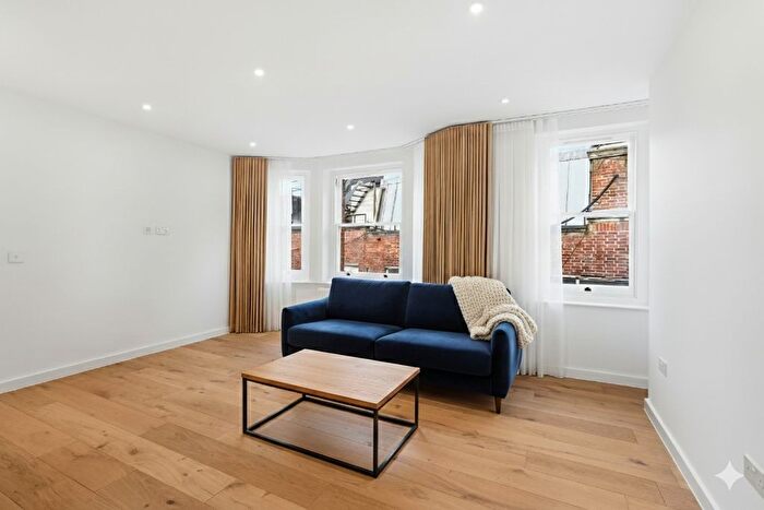 3 Bedroom Flat To Rent In Buckingham Gate, Westminster, SW1E