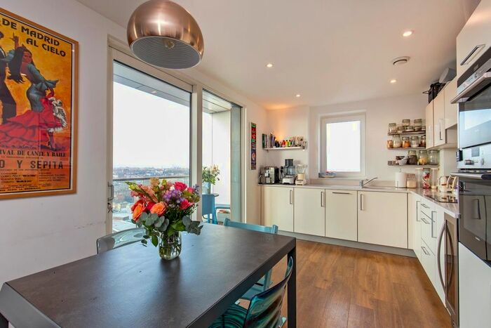 3 Bedroom Flat To Rent In Sledge Tower, Dalston Square, E8