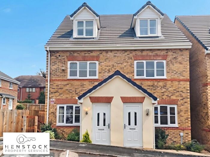 4 Bedroom Town House For Sale In Boarshaw Clough, Middleton, Manchester, M24