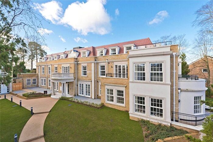 2 Bedroom Flat To Rent In Ridgewood, Weybridge, KT13