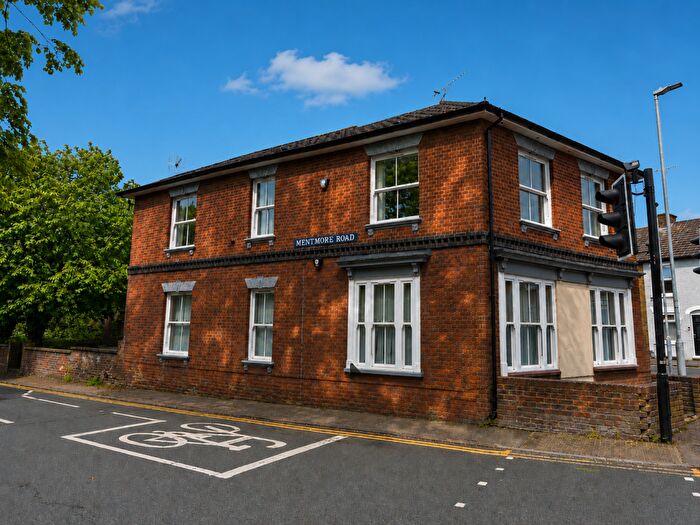 2 Bedroom Flat For Sale In Wing Road, Leighton Buzzard, Bedfordshire, LU7